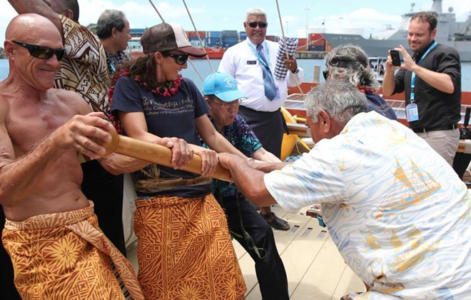 U.N. Secretary-General Ban Ki-moon assists aboard the Hokule‘a in Samoa for the UNSIDS conference. (Courtesy Oiwi TV)