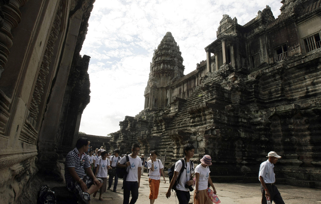 Foreign Tourists Posing Nude At Temples Infuriate Cambodians Honolulu