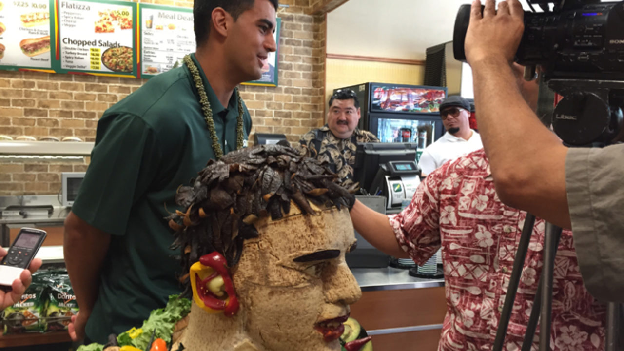 April 22, 2015 - Marcus Mariota holds a Subway #8 Jersey during a press  conference announcing his signing with Subway at Subway in Honolulu, HI  Stock Photo - Alamy