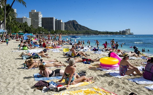 Elevated bacteria levels detected off section of Waikiki Beach | Honolulu Star-Advertiser
