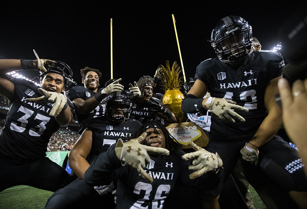 UH Football Hawaii routs UNLV to clinch bowl berth Honolulu Star