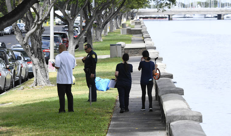 BRUCE ASATO / SEPT. 23
                                Police investigators recovered a body from the Ala Wai Canal on Monday.