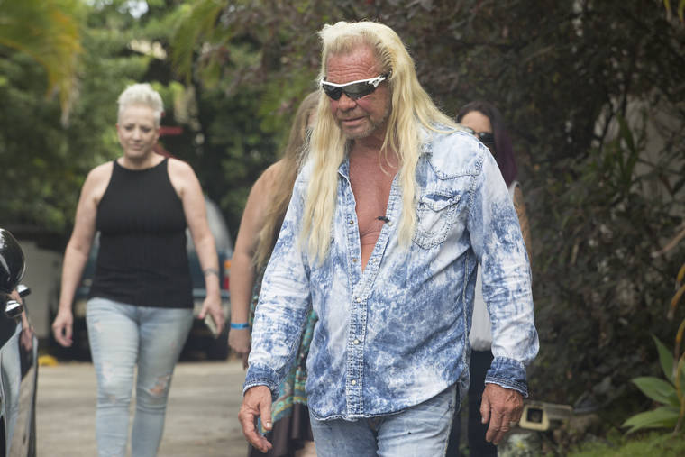 KAT WADE / SPECIAL TO THE STAR ADVERTISER / JUNE 26
                                Duane “Dog the Bounty Hunter” Chapman, right, holds a press conference in front of his home after the death of his wife, Beth Chapman.