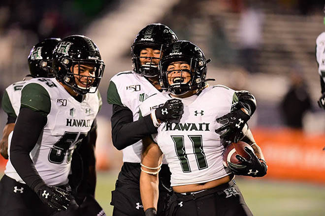 STEVEN ERLER / SPECIAL TO THE HONOLULU STAR-ADVERTISER
                                Hawaii Rainbow Warriors defensive back Justice Augafa (11) scored on a blocked punt during the second quarter against the Nevada Wolf Pack played on Saturday at Mackay Stadium, Reno.
