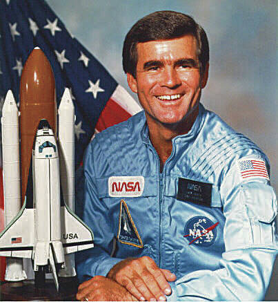 COURTESY PHOTO
                                Lacy Veach, a 1962 Punahou graduate, was a decorated pilot from the Vietnam War, flew for the Thunderbirds and logged 436 hours in space on two space shuttle missions. He died in 1995 in Houston.