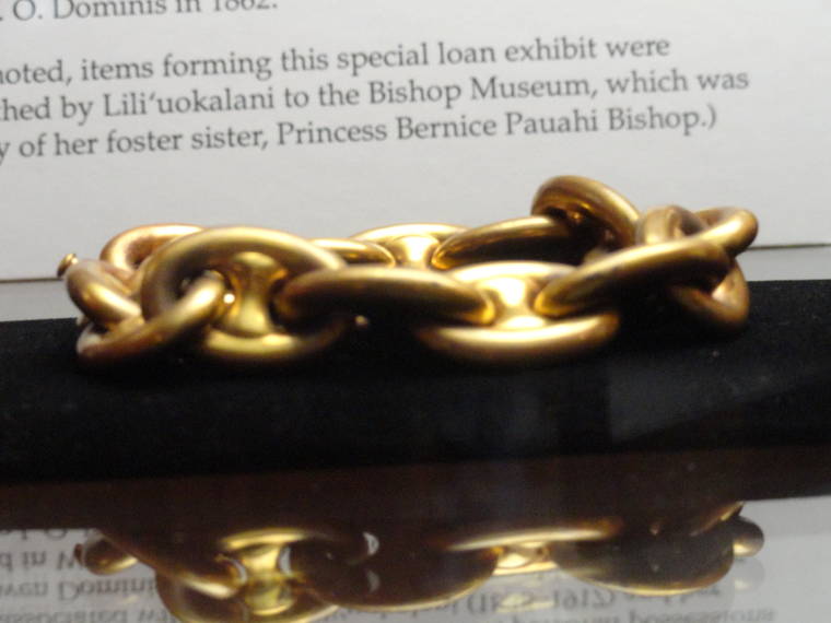 COURTESY BISHOP MUSEUM
                                Queen Lili‘uokalani’s gold armlet is housed at the Bishop Museum.