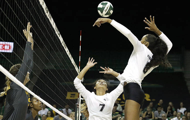 JOSE YAU/ WACO TRIBUNE HERALD
                                Rainbow Wahine Bailey Choy set up for teammate Skyler Williams during a Baylor Classic Volleyball Invitational game in Waco, TX, Sept. 22. The Hawaii women’s volleyball team today opened at 14 in the first Ratings Percentage Index of the season, a computer-generated system used by the NCAA selection committee for postseason seeding and hosting duties.