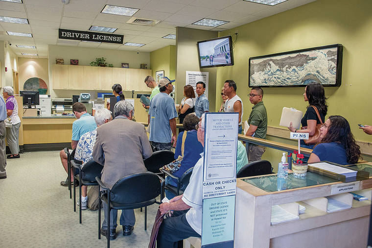 CRAIG T. KOJIMA / JULY 2018
                                Appointments to renew your driver’s license can be made up to six months before the expiration date at 10 locations across Oahu. People wait to renew their licenses in Hawaii Kai.