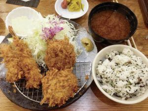 JOE GUINTO / JGUINTO@STARADVERTISER.COM
                                The shrimp and tonkatsu combo comes with premium rice and miso soup at Tonkatsu Tamafuji.