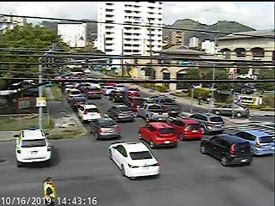 COURTESY GOAKAMAI.ORG
                                Beretania Street at Piikoi Street was clogged with traffic after a downed pole shut the road at Pensacola Street this afternoon.
