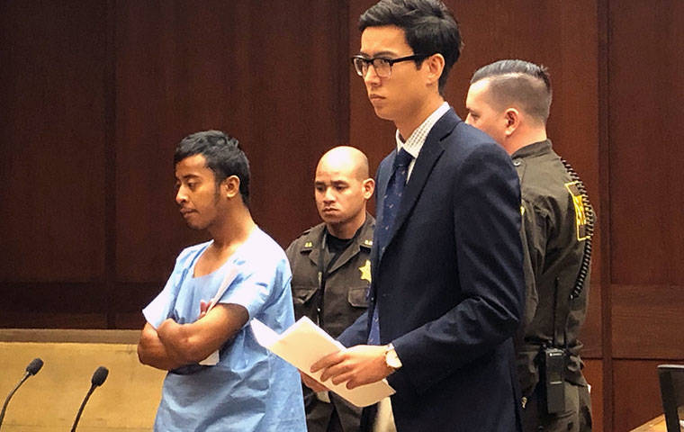 ROSEMARIE BERNARDO / RBERNARDO@STARADVERTISER.COM
                                Leri Robert, 24, appeared before Judge Russel Nagata in District Court today after prosecutors charged him Wednesday with second-degree murder in the death of a 20-year-old man identified in court documents as Kerry Lewi.