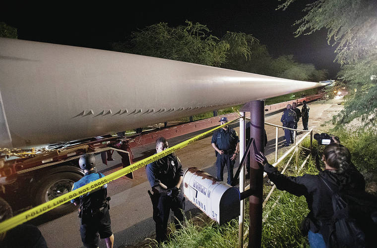 CINDY ELLEN RUSSELL / CRUSSELL@STARADVERTISER.COM
                                One of the two turbine parts that were transported after the arrests.