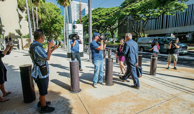 DENNIS ODA / DODA@STARADVERTISER.COM
                                Louis Kealoha rushed past the media Tuesday before entering the federal courthouse.