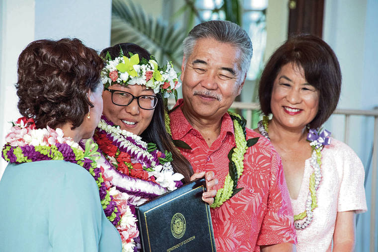 CRAIG T. KOJIMA / CKOJIMA@STARADVERTISER.COM 
                                The state Department of Education named Cecilia Chung of Kaimiloa Elementary, second from left, as the 2020 Hawaii State Teacher of the Year at Washington Place. Superintendent Christina Kishimoto, left, Gov. David Ige and first lady Dawn Amano-Ige attended.