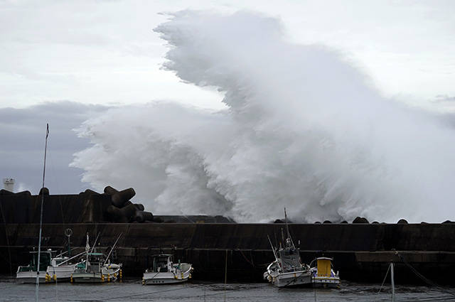 ASSOCIATED PRESS
                                Surging waves hit against the breakwater while Typhoon Hagibis approaches at a port in town of Kiho, Mie prefecture, Japan Friday, Oct. 11, 2019. A powerful typhoon is advancing toward the Tokyo area, where torrential rains are expected this weekend.