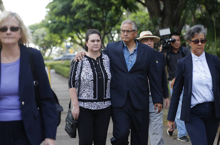 CINDY ELLEN RUSSELL / CRUSSELL@STARADVERTISER.COM
                                Louis and Katherine Kealoha walk out of federal court in Honolulu on June 27.