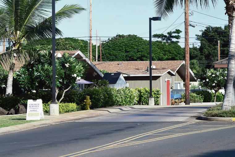 BRUCE ASATO / BASATO@STARADVERTISER.COM
                                Homes near the Iroquois Drive entry to Kapilina Beach Homes are seen on Tuesday. Many residents were hit with extraordinarily high electricity bills recently.