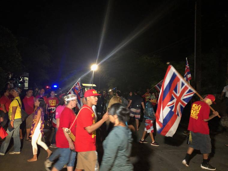 KAT WADE / SPECIAL TO THE STAR-ADVERTISER.
                                Some 85 protestors against the Kahuku wind farm project were gathered shortly before 10 p.m. Monday at Hanua and Malakole streets near the AES facility in Kalaeloa.