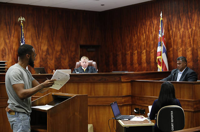 JAMM AQUINO/JAQUINO@STARADVERTISER.COM
                                Hawaii Deputy Sheriff Richard Stevenson, right, listens to examination from the witness stand by defendant Isaiah McCoy, left, in the state circuit courtroom of Judge Todd Eddins today.