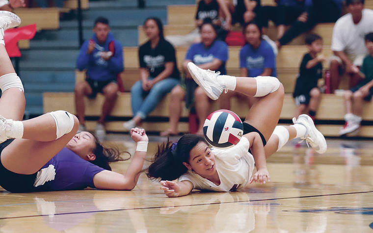 CINDY ELLEN RUSSELL / CRUSSELL@STARADVERTISER.COM
                                Pearl City’s Madison Garcia, left, and Makayla Kahakai-Ni’ihau dove for the ball during the OIA Division II championship against Kalani.
