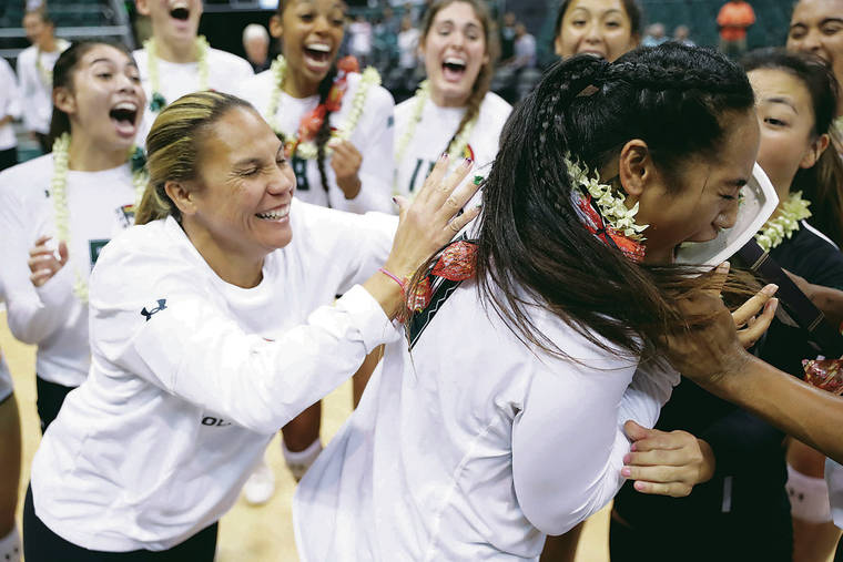 ANDREW LEE / SPECIAL TO THE STAR-ADVERTISER
                                Hawaii coach Robyn Ah Mow, left, smashed cake onto UH senior Norene Iosia during a ceremony celebrating the 25thanniversary of the Stan Sheriff Center after Sunday’s match.