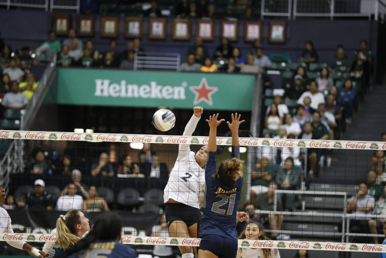 CINDY ELLEN RUSSELL / CRUSSELL@STARADVERTISER.COM
                                Hawaii’s Brooke Van Sickle attacked the ball during Friday’s match.