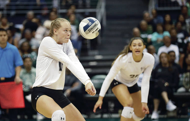 CINDY ELLEN RUSSELL / CRUSSELL@STARADVERTISER.COM
                                Hawaii’s Hanna Hellvig (17) made a dig during the second set against the UC Irvine Anteaters.
