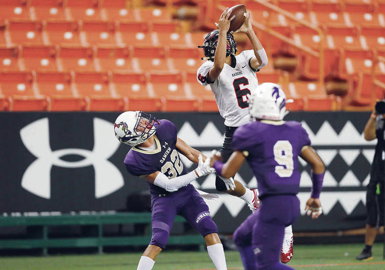 JAMM AQUINO / JAQUINO@STARADVERTISER.COM
                                ‘Iolani wide receiver Wailoa Manuel hauled in a pass over Damien defensive backs Kyle Kinney, left, and Alohi Arecchi during their ILH Division I meeting on Sept. 20 at Aloha Stadium.