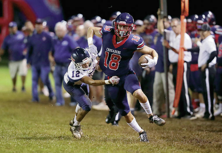 JAY METZGER / SPECIAL TO THE STAR-ADVERTISER
                                Saint Louis’s Matthew Sykes tried to break free from Waianae’s Silas Ieremia.