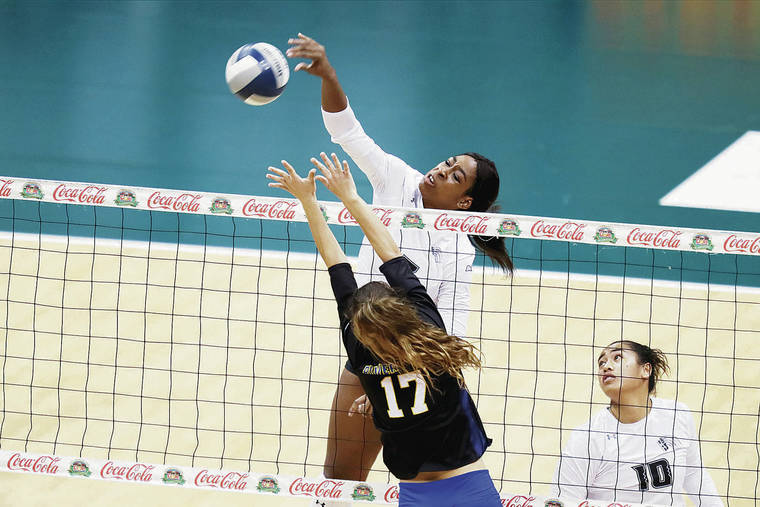 ANDREW LEE / SPECIAL TO THE STAR-ADVERTISER
                                Hawaii’s Amber Igiede crushed this ball for a point as UC Riverside’s Kat Lowry tried to reach for a block. Igiede finished with 11 kills and hit .714.