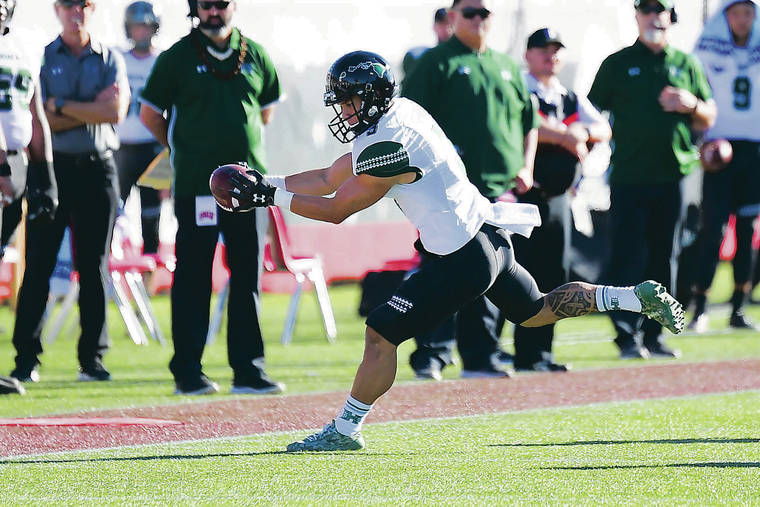 STEVEN ERLER / SPECIAL TO THE STAR-ADVERTISER
                                Hawaii defensive back Cortez Davis dove for the pylon to score during the third quarter of Saturday’s game against UNLV at Sam Boyd Stadium in Las Vegas. Davis returned an interception 43 yards for a tie-breaking touchdown in the Rainbow Warriors’ 21-7 over the host Rebels.