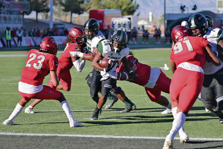 STEVEN ERLER / SPECIAL TO THE STAR-ADVERTISER
                                Hawaii running back Miles Reed rushed for 90 yards on 22 carries against UNLV on Saturday in Las Vegas.