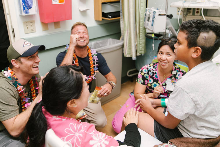 COURTESY HAWAII PACIFIC HEALTH
                                Backstreet Boys members Nick Carter and Brian Littrell visited pediatric patients Tuesday at the Kapiolani Medical Center for Women & Children.