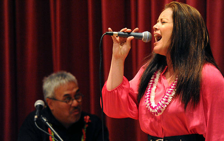 STAR-ADVERTISER / APRIL 2013
                                Singer AmyHanaiali‘i performed “At Last” with Maestro Matt Catingub on piano. Hanaiali‘i adds another Grammy nomination to her career resume with her acclaimed current album, “Kalawai‘anui.”