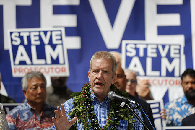 CINDY ELLEN RUSSELL / CRUSSELL@STARADVERTISER.COM
                                Steve Alm, a former judge and U.S. Attorney for Hawaii, announced that he is running for Honolulu prosecutor in 2020 during a news conference held at the State Capitol today.