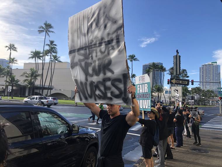 Straub nurses gathered today outside the hospital for an informational picket to protest Hawaii Pacific Health’s “strict and punitive attendance policy.”
