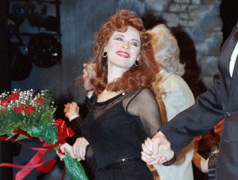 ASSOCIATED PRESS / April 9, 1990
                                Actress Ann Crumb takes a curtain call at the Andrew Lloyd Webber musical “Aspects of Love” on opening night in New York in 1990. Crumb, a Tony Award-nominated actress, died Thursday from ovarian cancer at her parent’s home in Media, Pa.