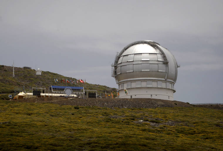 ASSOCIATED PRESS / July 24, 2009
                                The Gran Telescopio Canarias, one of the the world’s largest telescopes, is located at the Observatorio del Roque de los Muchachos on the Canary Island of La Palma, Spain. The director of a Spanish research center says a giant telescope, costing $1.4 billion, is one step nearer to being built on the Canary Islands in the event an international consortium gives up its plans to build it in Hawaii.