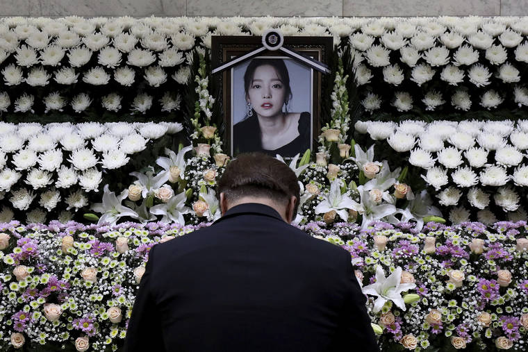 CHUNG SUNG-JUN/POOL PHOTO VIA ASSOCIATED PRESS
                                A South Korean man paid tribute to K-pop star Goo Hara at a memorial altar at the Seoul St. Mary’s Hospital in Seoul, Monday. Hara was found dead at her home in Seoul on Sunday, police said.