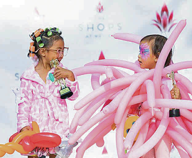 COURTESY THE SHOPS AT WAILEA
                                Quinn Phaysith, right, took first place dressed as a sea anemone while Genaira Lubera was awarded second in her cat lady outfit. They participated in the Halloween costume contest at The Shops at Wailea in the 3-to-5-year-old age group last weekend.