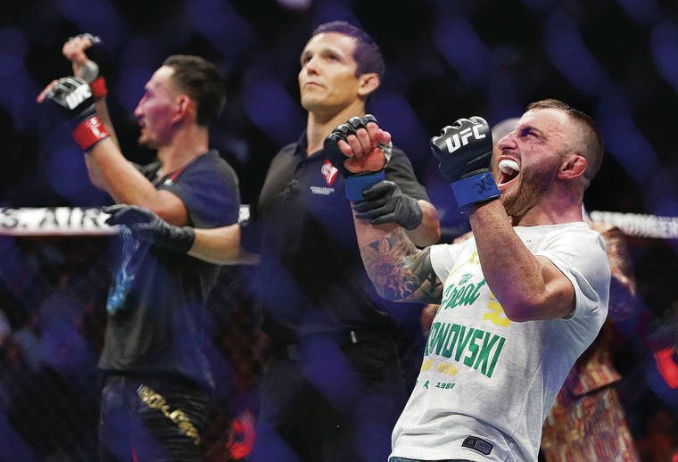 ASSOCIATED PRESS
                                Alexander Volkanovski celebrated after winning in a unanimous decision to claim the title.