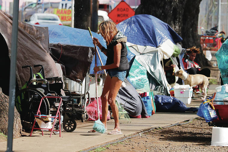 JAMM AQUINO / JAQUINO@STARADVERTISER.COM
A homeless encampment could be seen Tuesday on Dillingham Boulevard.