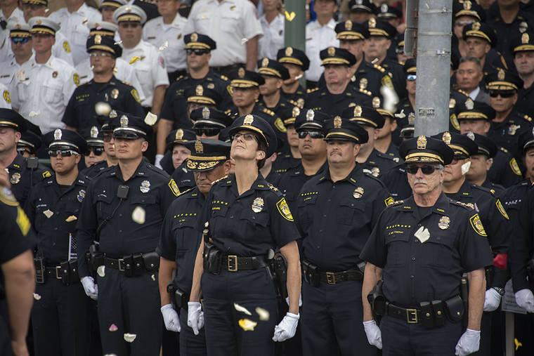 https://www.staradvertiser.com/wp-content/uploads/2020/01/web1_CTY-ENRIQUEZ-FUNERAL-192.jpg