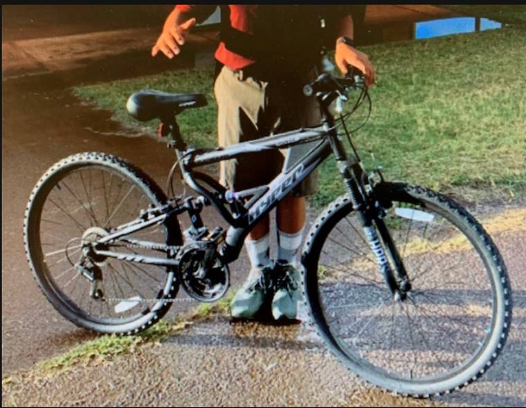 COURTESY KAUAI POLICE DEPARTMENT
                                A screenshot from surveillance video shows a suspect in a mountain bike theft at a Kapaa home.