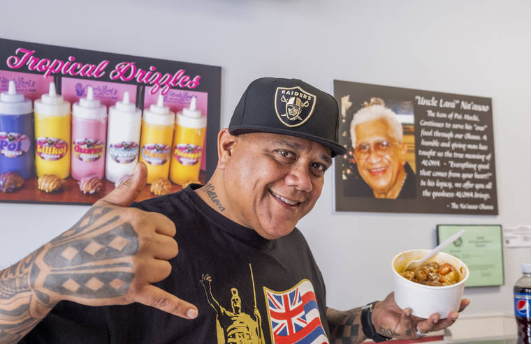 DENNIS ODA / DODA@STARADVERTISER.COM
                                Musician Sean Na‘auao oversees the recipe for the cafe’s beef stew. Behind him, a poster honors his father, “Uncle Lani.”