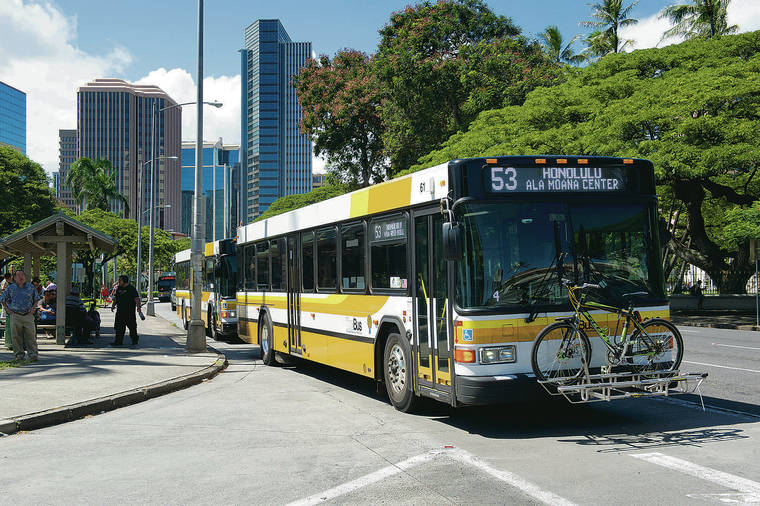CRAIG T. KOJIMA / 2018
                                Part of a new proposal by the Honolulu Rate Commission calls for single rides on the bus to go up 25 cents. Buses pass a bus stop on King and Punchbowl streets.