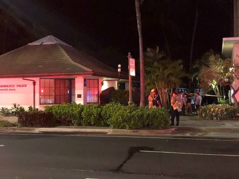 MARK LADAO / MLADAO@STARADVERTISER.COM
                                Honolulu firefighters responded to a fire tonight near the police substation in Waikiki.
