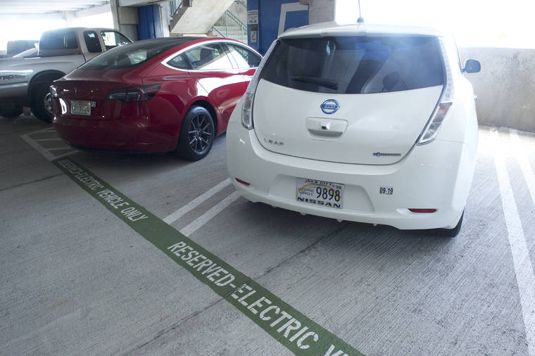 CRAIG T. KOJIMA / CKOJIMA@STARADVERTISER.COM
                                Electric cars parked at Daniel K. Inouye International Airport. The state this month reported there were more than 11,000 registered passenger electric vehicles at the start of the year.