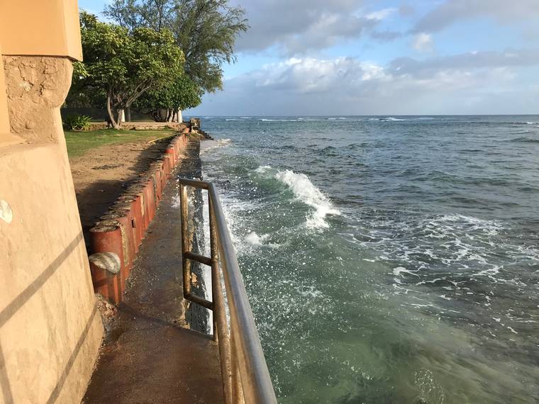 MINDY PENNYBACKER / MPENNYBACKER@STARADVERTISER.COM
                                Removal of a metal gate has restored access to and from Leahi Beach Park and a waterfront walkway.