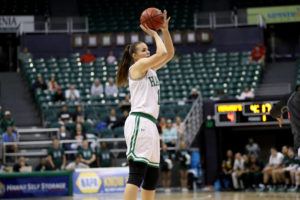 ANDREW LEE / FEB. 13
                                Hawaii’s Lauren Rewers tied her career high of 17 points to lead the Wahine.